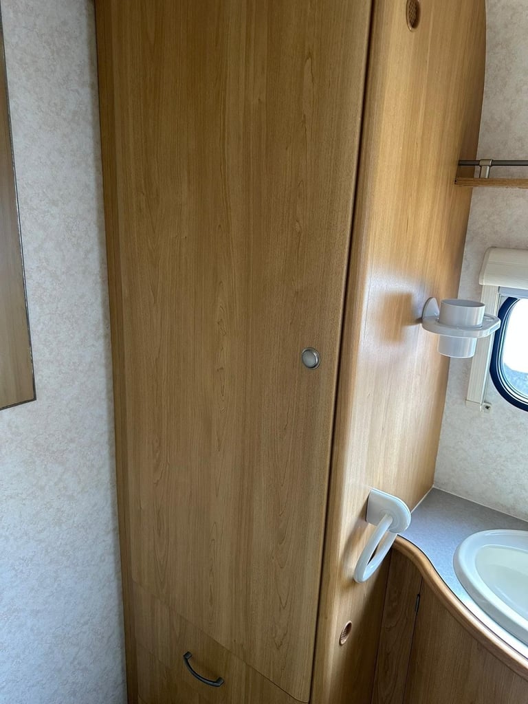 2003 Lunar solar 2 berth with motor mover 