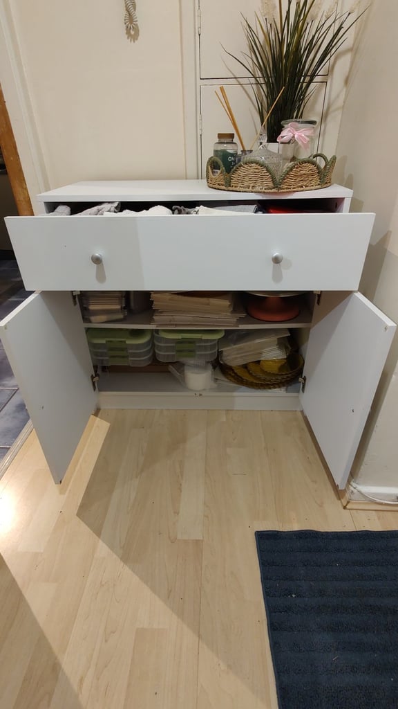 Stylish White Storage Cabinet – Compact & Versatile