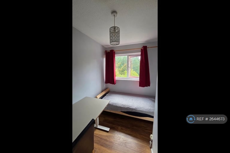 3 bedroom flat in Bywater Place, London, SE16 (3 bed) (#2644673)
