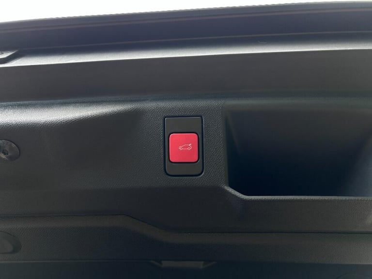 2025 Peugeot 5008 1.2 Hybrid Gt Suv 5dr Petrol Hybrid E Dsc6 Euro 6 (s/s) (136 Ps) HATCHBACK Petr...