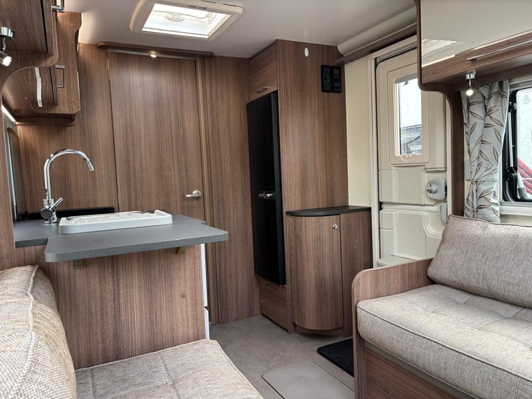 2019 Bailey Unicorn Cabrera (Rear Island Fixed Double Bed) Powrtouch Motor Mover
