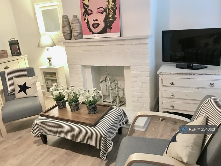 2 bedroom house in Essex Street, Whitstable, CT5 (2 bed) (#2540621)