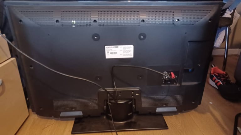 FREE DELIVERY excellent 40 LED full HDTV 1080p freeveiw channels inbuilt 