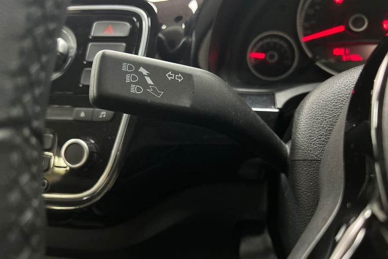 2015 Volkswagen up! 1.0 High up! Euro 5 5dr HATCHBACK Petrol Manual