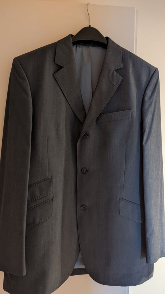 image for 🕴️ MEN’S SUIT BUNDLE – 2 Suits, Shirt, Ties & Suit Carrier 🕴️