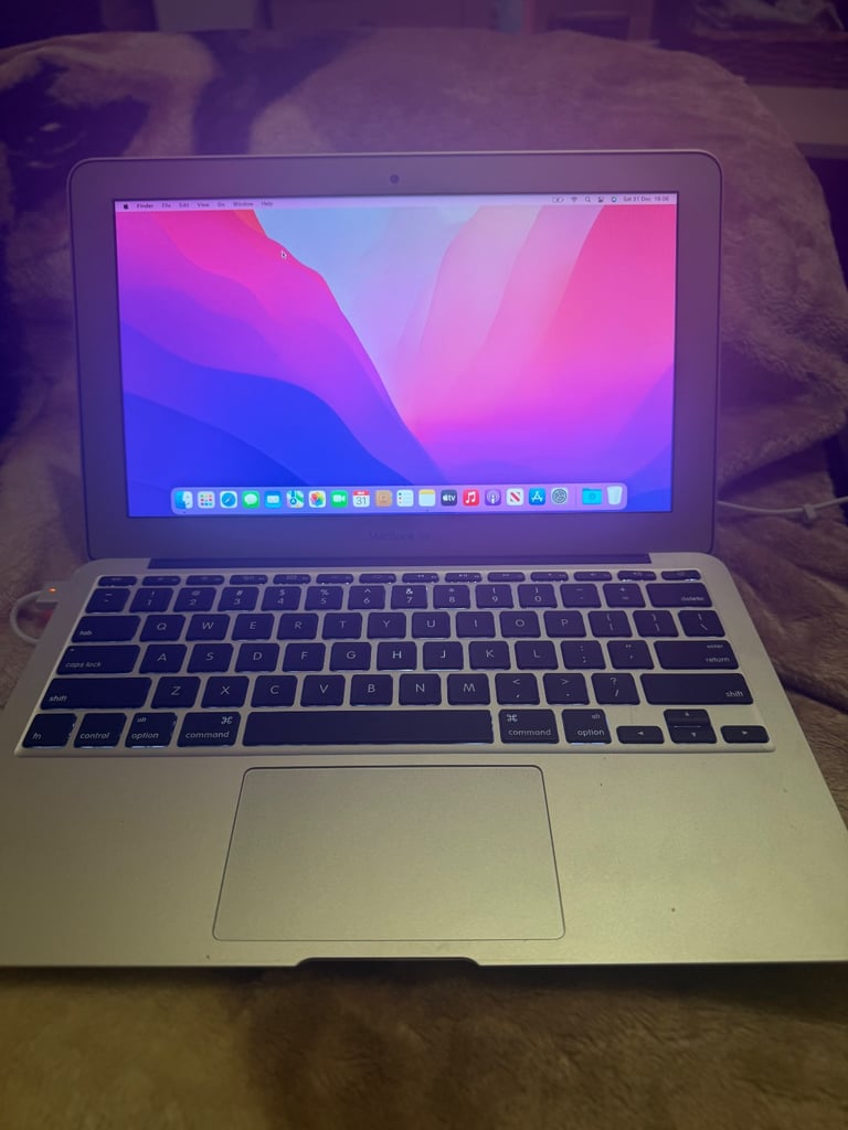 image for MacBook Air (11-inch, Early 2015)