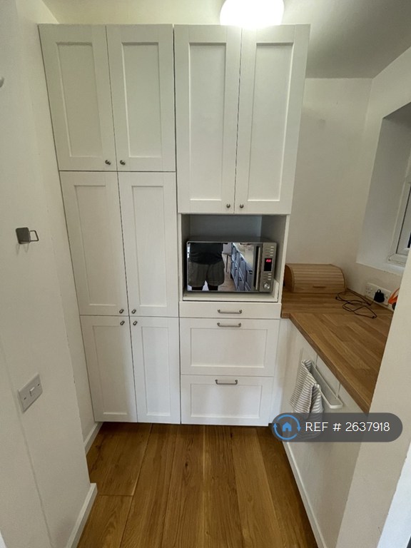 5 bedroom house in Wellesley Avenue, Iver, SL0 (5 bed) (#2637918)