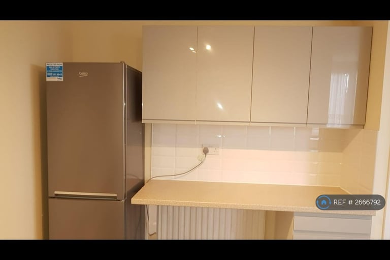 1 bedroom in Clematis Close, Romford, RM3 (#2666792)