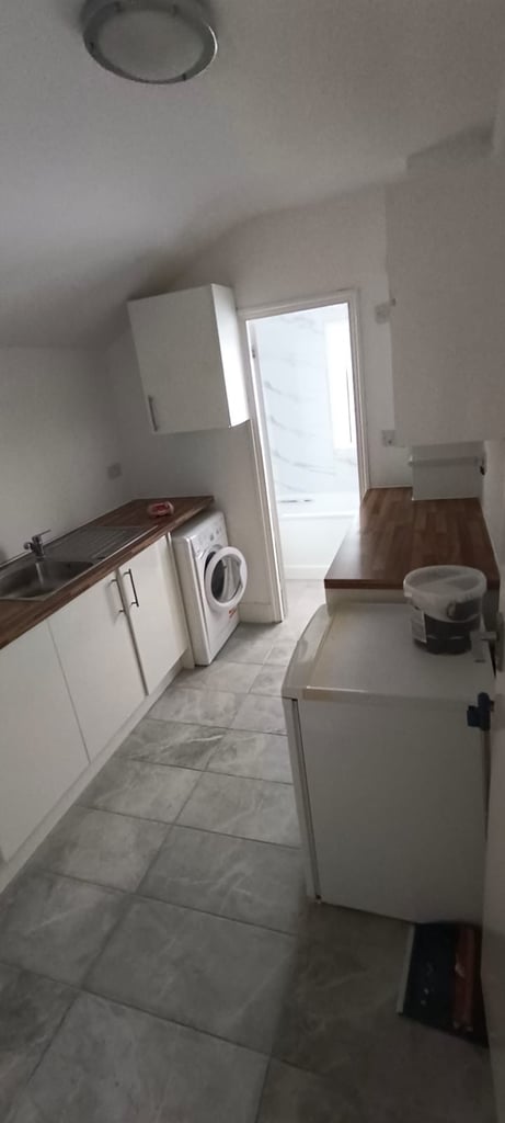 Sharing double bed room flat rent for students 