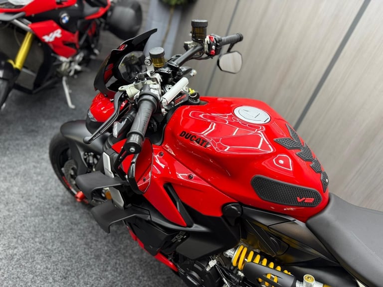 2022 22 Ducati Streetfighter V2 955 ABS - JUST 3726 MILES - WINGS