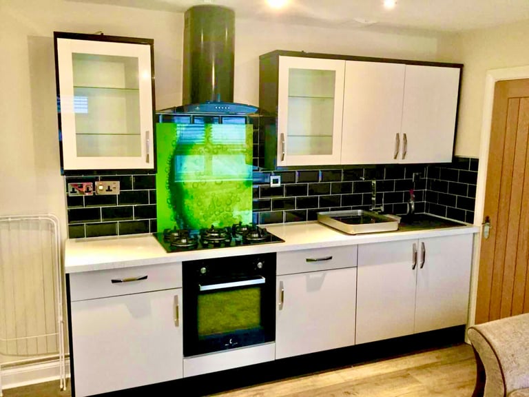 2 bedrooms flat ( CF116AH )