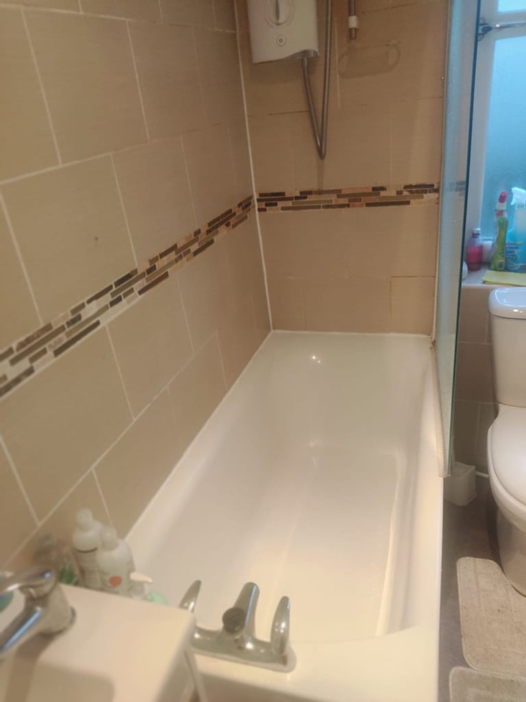 Lovely Double Room Recently within flat share in Holyrood, City Centre