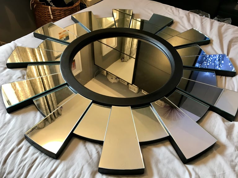 Elegant Stylish WEST DECOR very large mirror black 110.5cm or 43.5 inch dia  Light weight