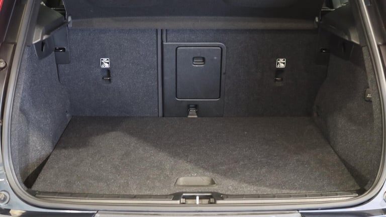  Volvo XC40 T3 R-Design Manual (Park Assist, Powered Tailgate, Privacy Glass) Petrol Manual