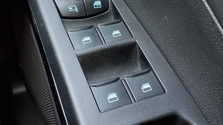 2025 Ford Puma 1.0 EcoBoost Hybrid mHEV ST-Line 5dr Hatchback Petrol Manual