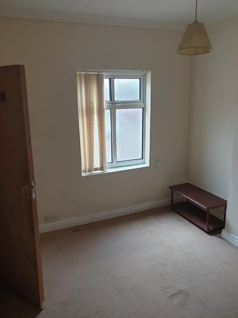 A 2 Bedroom First Floor Flat is available to rent in Balsall Heath. DSS Tenants Welcome to apply.