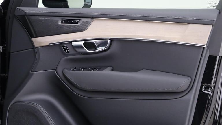 2025 Volvo XC90 B5 (P) AWD Plus Dark (Sunroof, Harman Kardon Sound, 360 Camera, BLIS) ESTATE Petr...