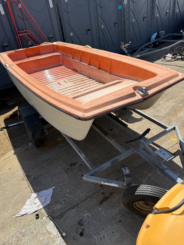 Tabur Yak 111 boat and trailer 