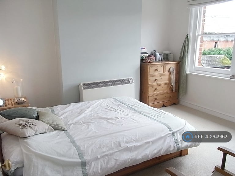 2 bedroom flat in Craven Road, Newbury, RG14 (2 bed) (#2649162)