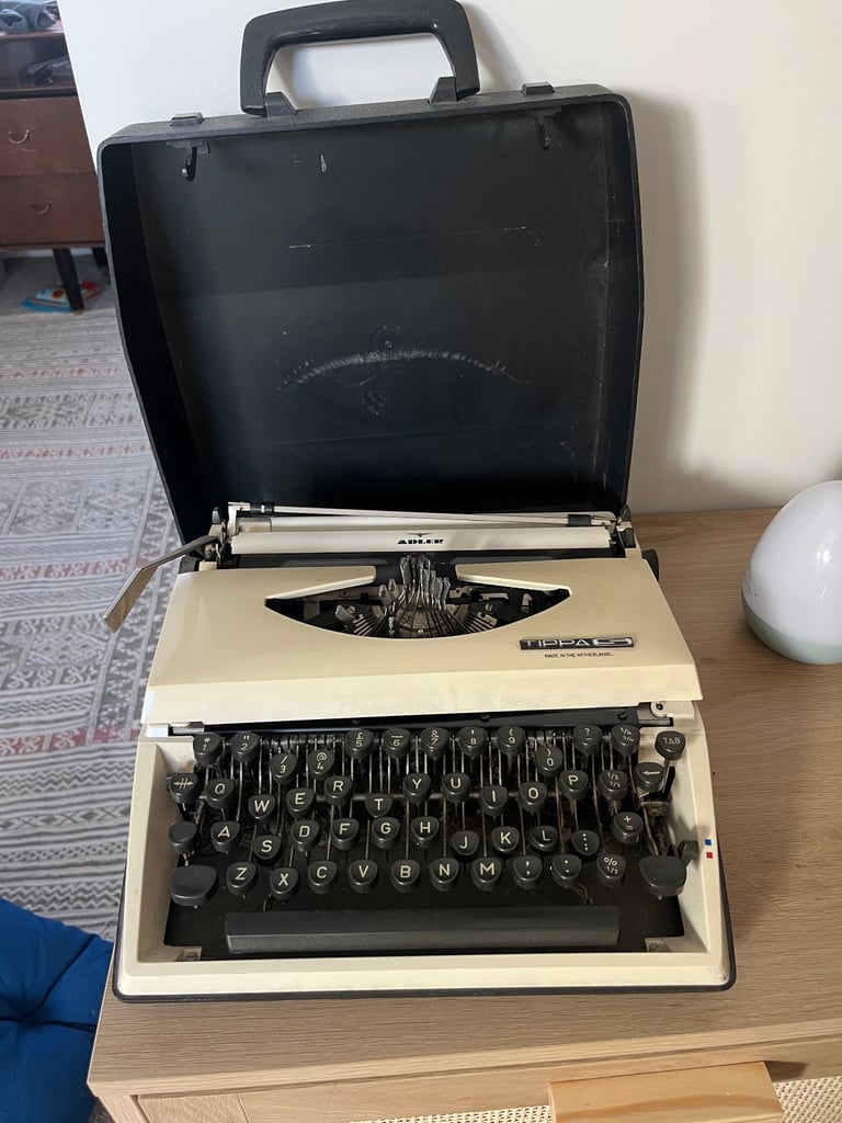 Antique typewriter 