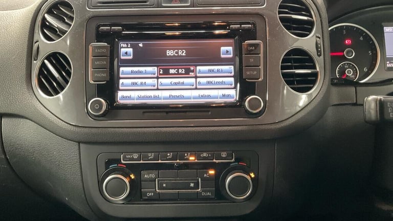 2012 Volkswagen Tiguan 2.0 TDi BlueMotion Tech SE 5dr ESTATE DIESEL Manual