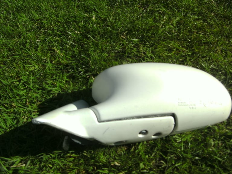 ONE,USED,GOOD COND,RARE TOYOTA MR2 WHITE ELECTRIC MIRROR,C/W WIRE/PLUG,TINTED GLASS ETC