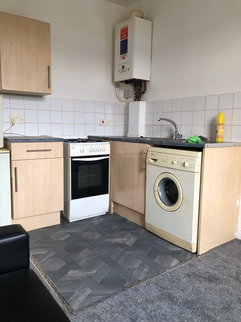 1 bed flat in Crumpsall M8 4GZ