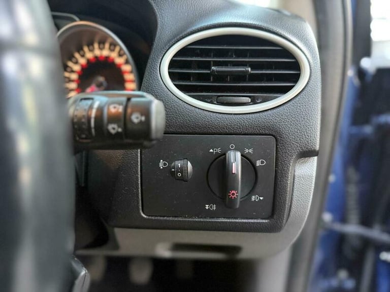 2009 Ford Focus 1.6 Zetec 5dr Petrol Manual - Image 13