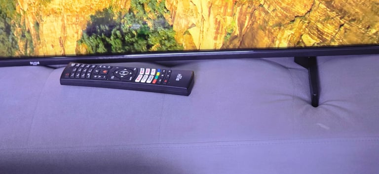 Tv Bush 58 inch big screen 24 model 4k smart 