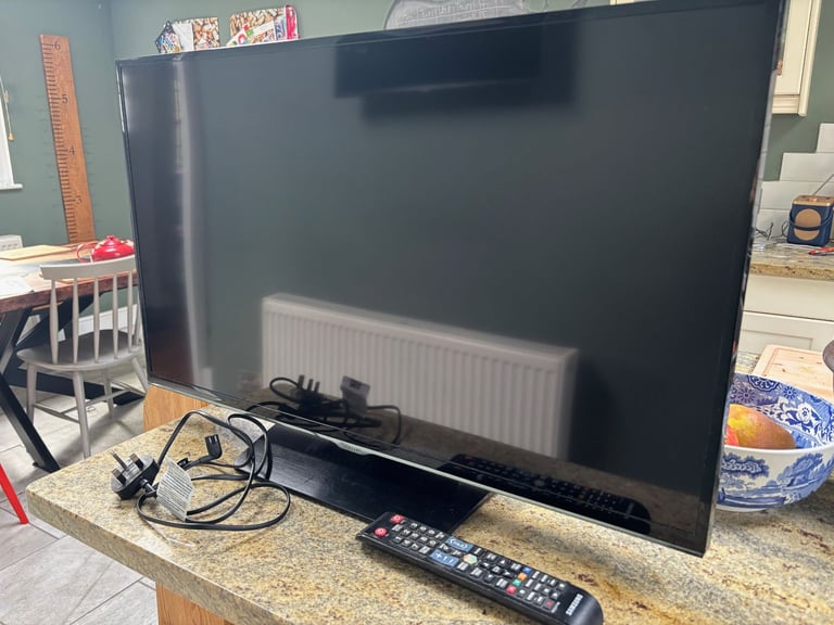 32 inch Samsung HMDI smart TV excellent condition