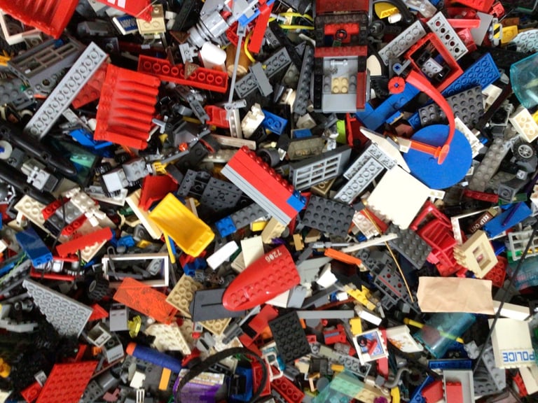 Lego 12 kg in weight, lots of parts, some Lego city, some Lego friends and stars wars etc 