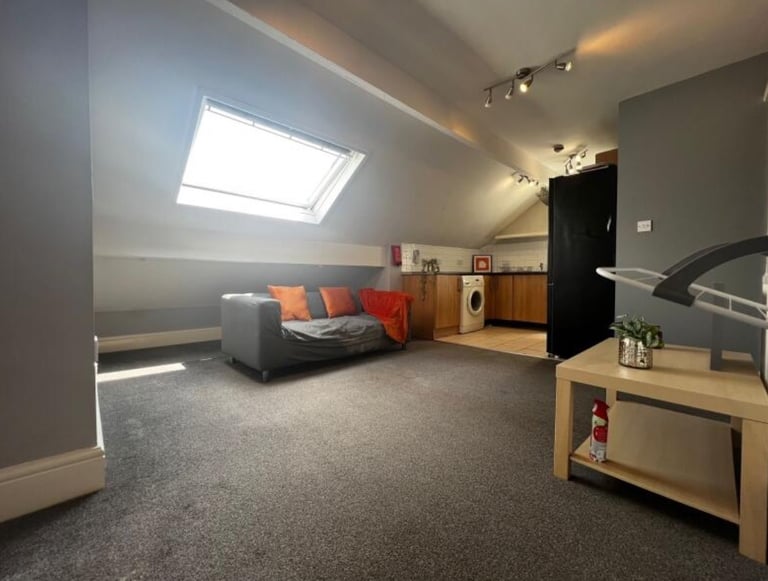 1 Bed Flat - Meanwood Road