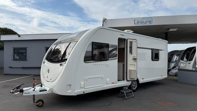 image for 2018 Swift Freestyle EB, 4 berth with rear island bed, centre washroom, 