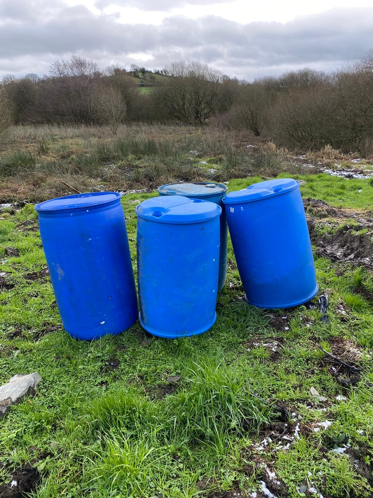 225 litre / 50 gallon plastic barrels large container drum storage