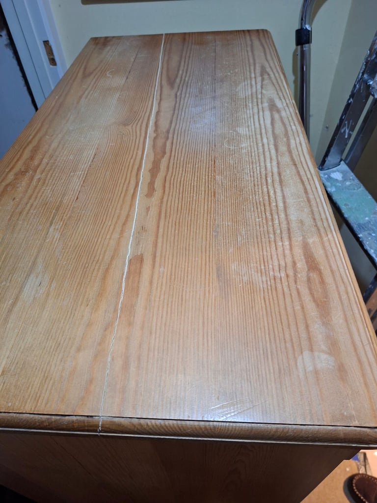 Pine chest of drawers 