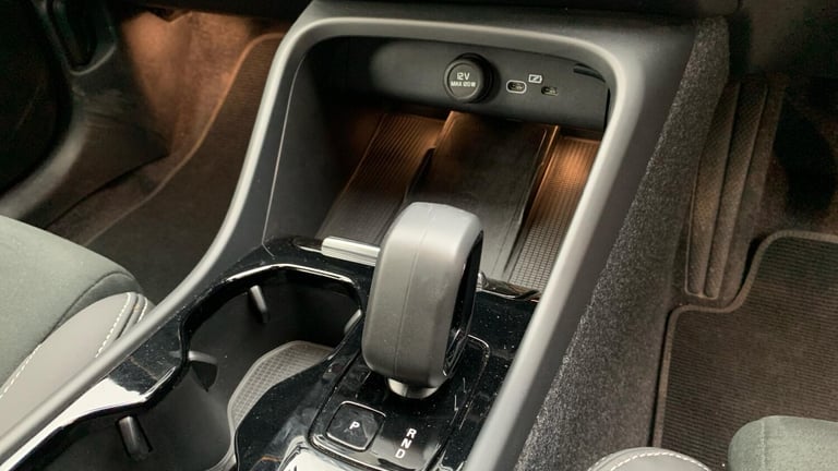 2024 Volvo XC40 2.0 B4 MHEV Plus SUV 5dr Petrol Hybrid DCT Auto Euro 6 (s/s) (197 ps) ESTATE Petr...