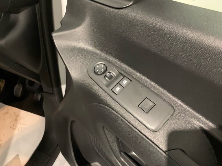 2025 Peugeot Partner 1.5 BlueHDi 100 Professional Crew Van PANEL VAN DIESEL Manual