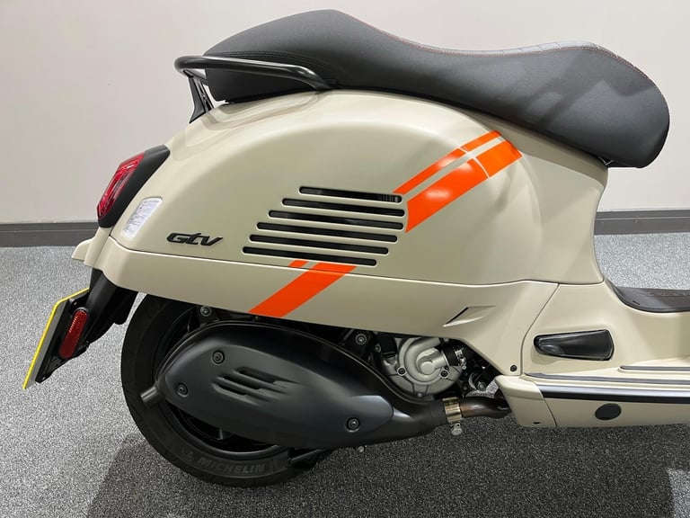 Piaggio Vespa GT GTV 300 scooter, 2024