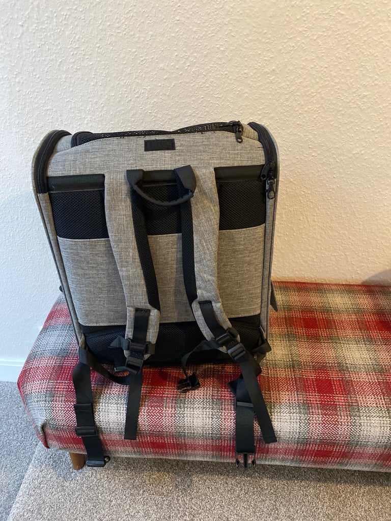 Breathable Pet carrier rucksack / backpack  dog / cat