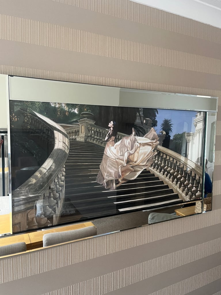 Mirrored frame prints and mirror 