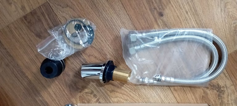 bath taps, hudson reed, rhyme, one hole bath mixer tap with shower.