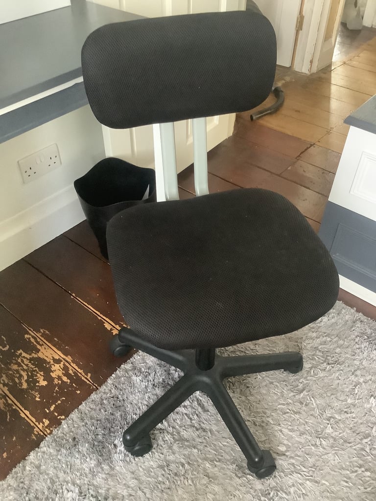 Black office chair