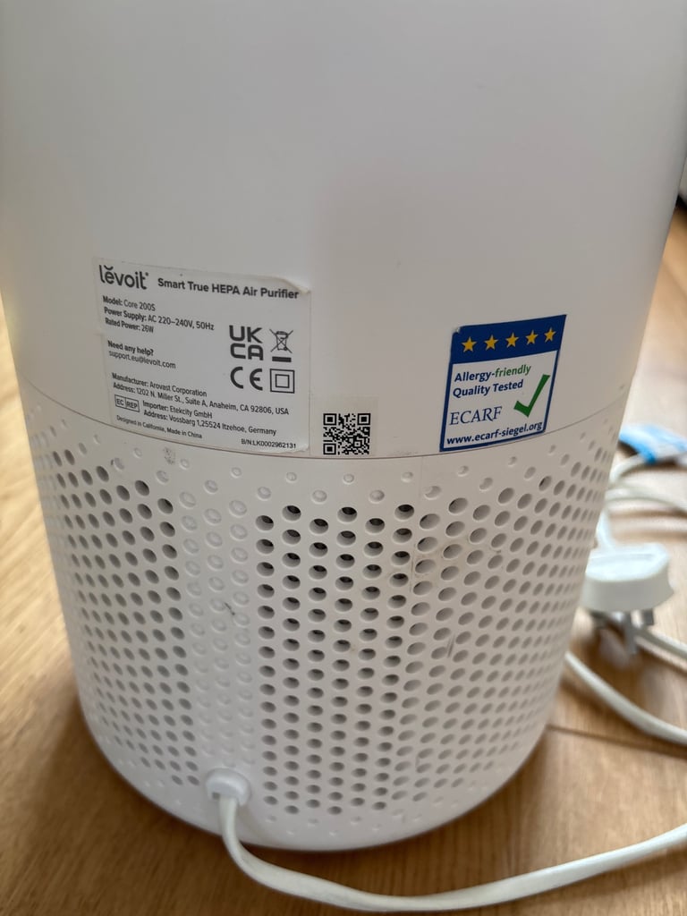 Levoit Air Purifier – HEPA Filter, Quiet Operation, Excellent Condition