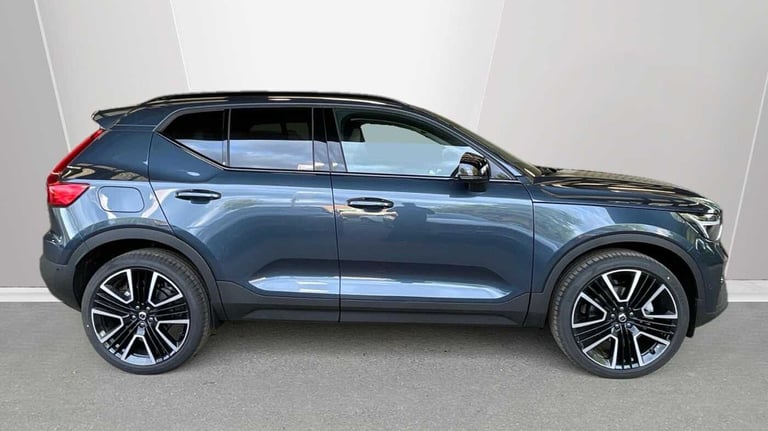2025 Volvo XC40 2.0 B4P Ultra Dark 5dr Auto SUV Petrol Automatic