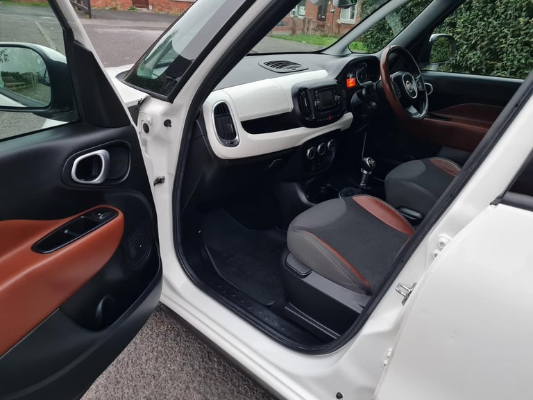 Fabulous Diesel 2014 Fiat 500L Lounge 1.6 Multijet Mpv around 60-63 mpg 2014, Manual, 1598 (cc)