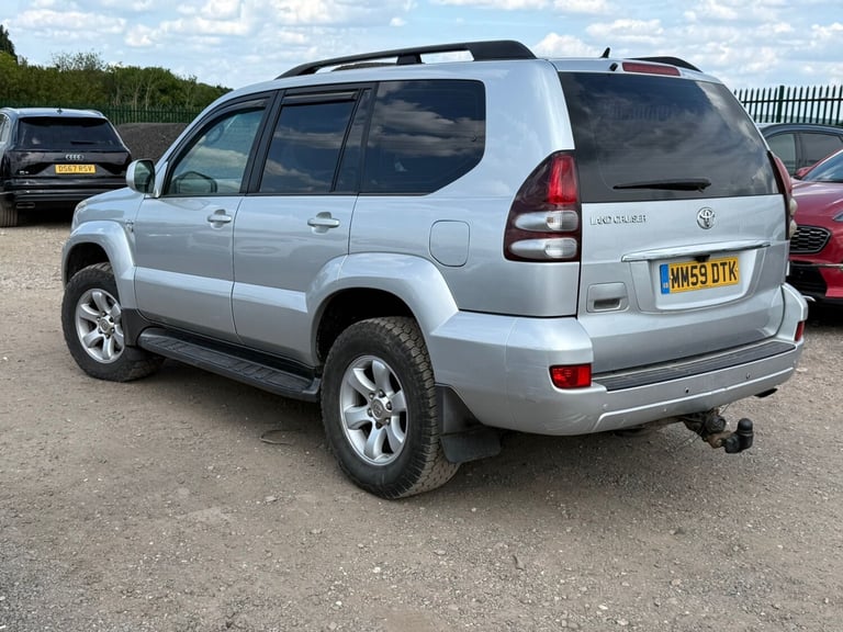2010 59 TOYOTA LAND CRUISER LIMITED EDITION 3.0 D-4D AUTOMATIC 8 SEATER SILVER