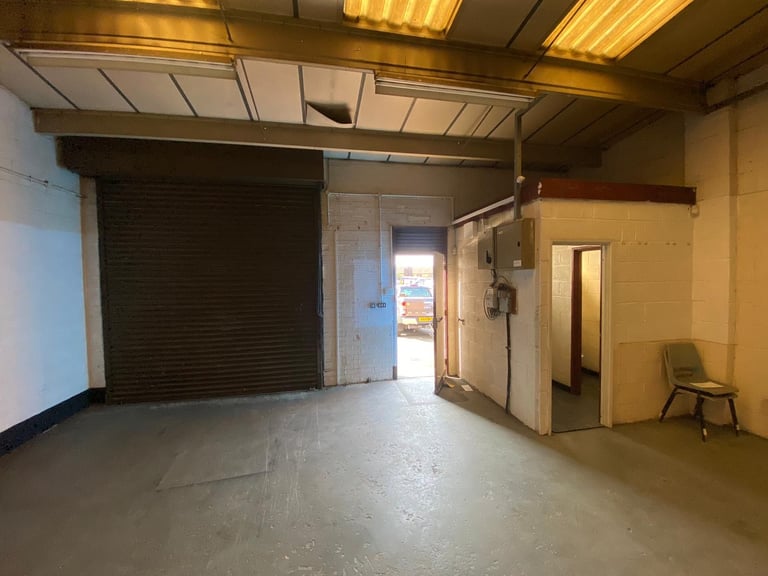 Small secure unit with parking, 750SQF WITH car park in a great location NG7 2AB 