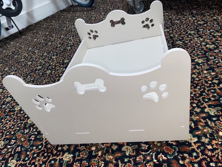 Cat wood bed brand new