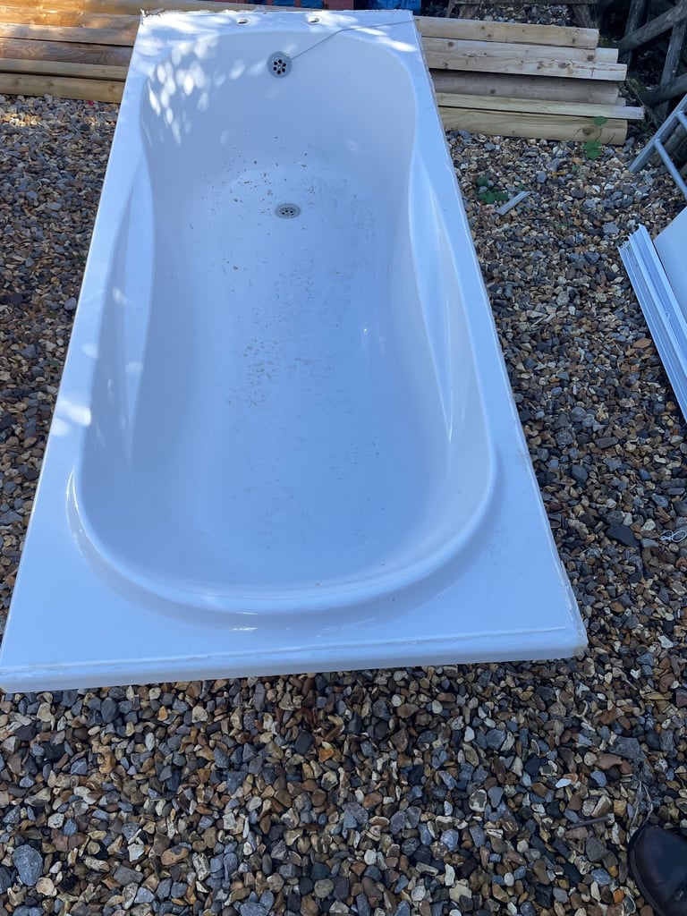 FREEE! Fibre glass bath