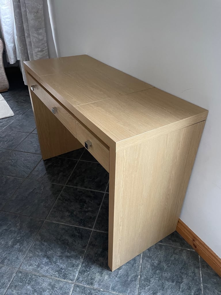 Dresser table with mirror 